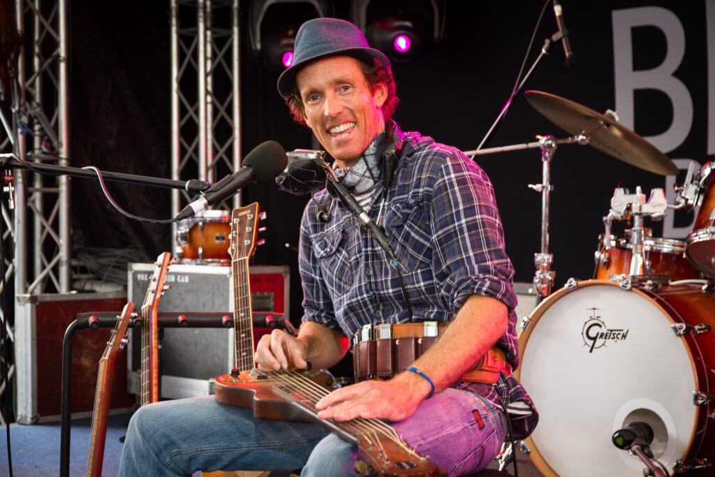 Juzzi Smith et son One Man Band Hier Soir à Paris, Demain à Montréal